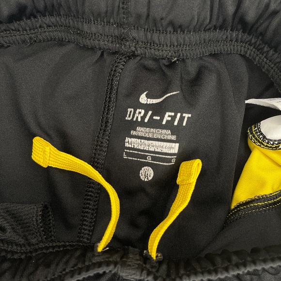 Nike Livestrong Athletic Shorts - Picture 6 of 6